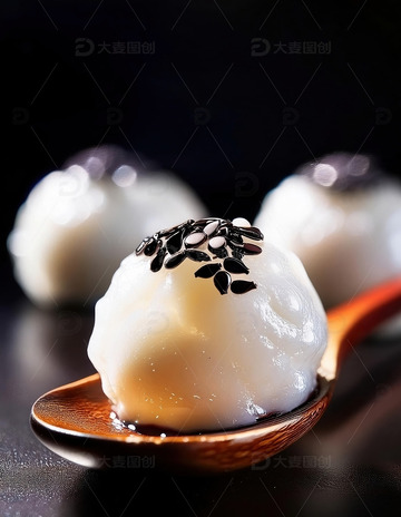 经典中式甜点 - 黑芝麻汤圆的诱惑