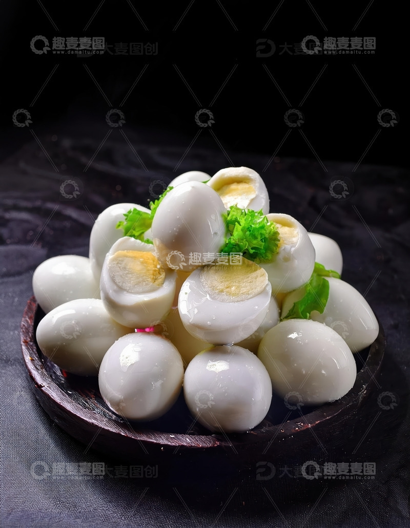 高清大图下载【趣麦麦图】鹌鹑蛋拼盘 - 精致美食的艺术呈现3