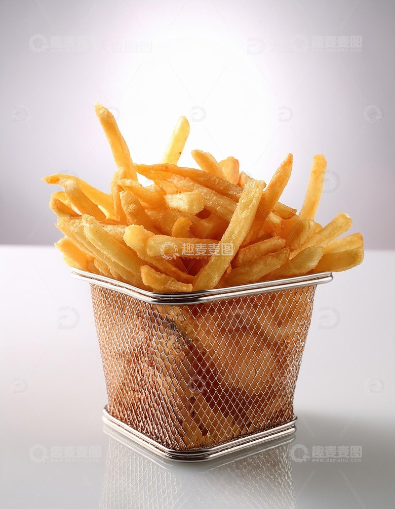 高清大图下载【趣麦麦图】薯条与金属篮的简约美4