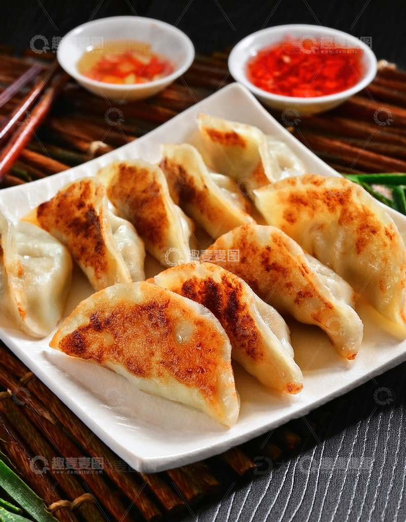 高清大图下载【趣麦麦图】传统美食：香煎饺子的诱人时刻25