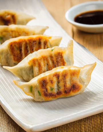 金黄酥脆：煎饺的美味艺术9