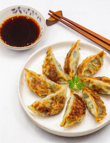 简单而美味：煎至金黄的饺子9