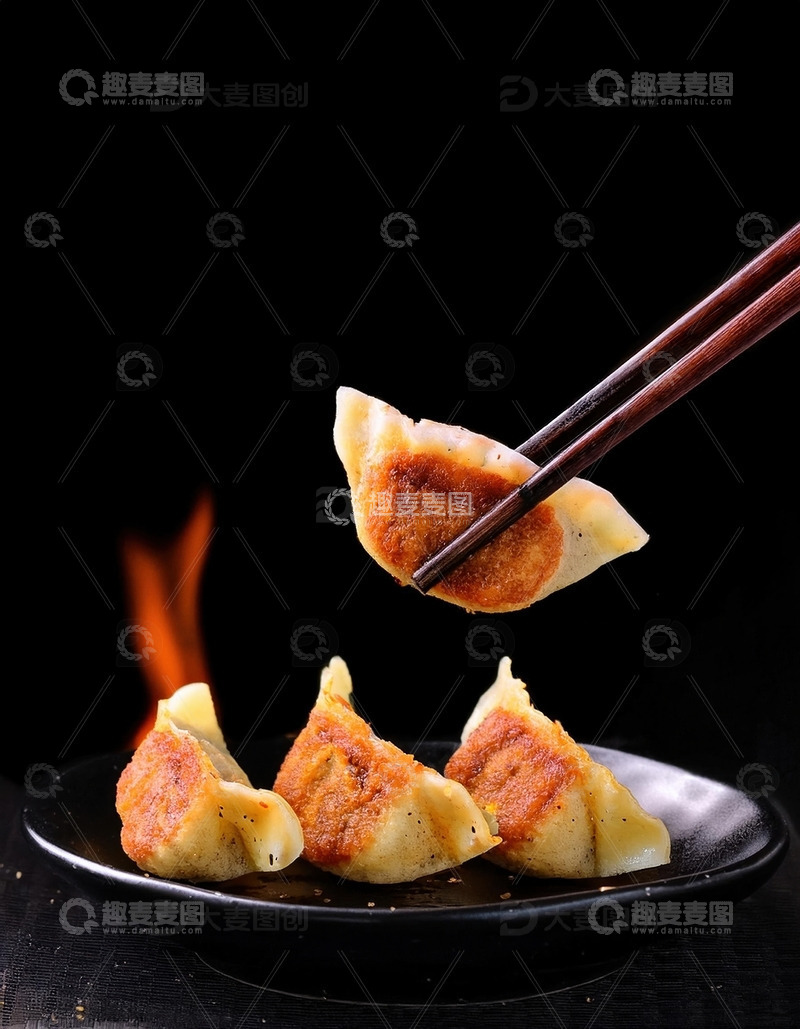 高清大图下载【趣麦麦图】传统美食：香煎饺子的诱人时刻17