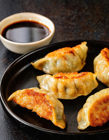 简单而美味：煎至金黄的饺子13