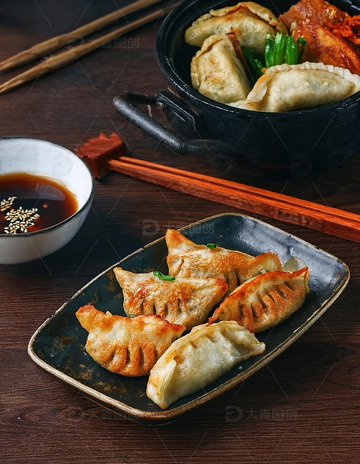 金黄酥脆：煎饺的美味艺术27