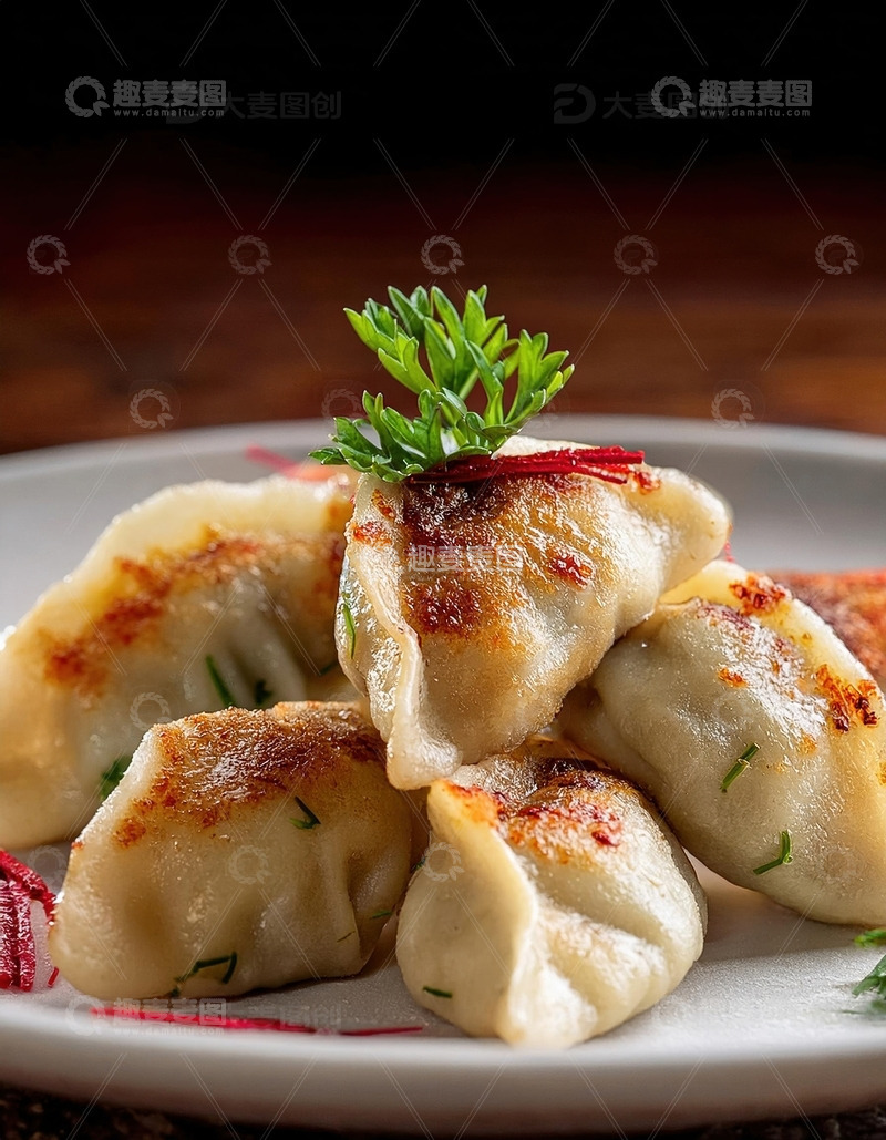 高清大图下载【趣麦麦图】简单而美味：煎至金黄的饺子24