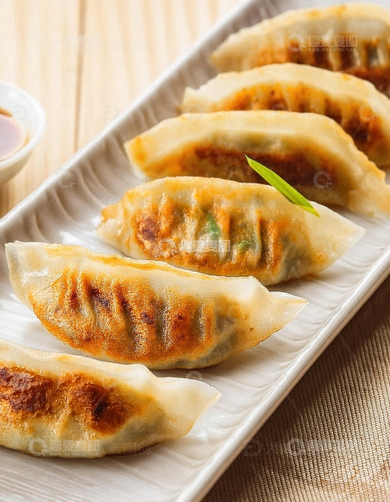 高清大图下载【趣麦麦图】金黄酥脆：煎饺的美味艺术23