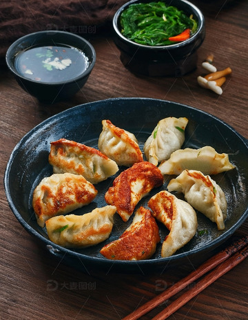 金黄酥脆：煎饺的美味艺术25