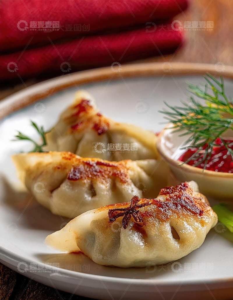 高清大图下载【趣麦麦图】简单而美味：煎至金黄的饺子27