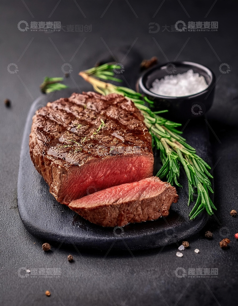 高清大图下载【趣麦麦图】顶级牛排与精致配菜的盛宴13