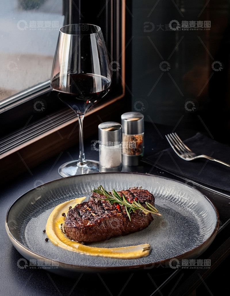 高清大图下载【趣麦麦图】顶级牛排与精致配菜的盛宴17