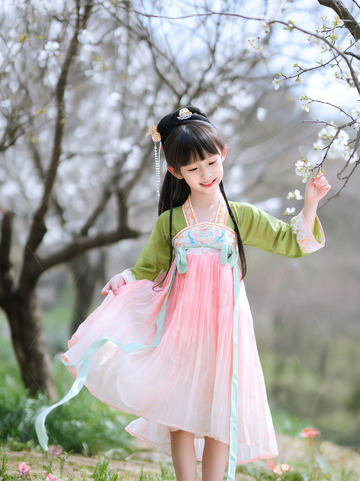 穿汉服的可爱小女孩5