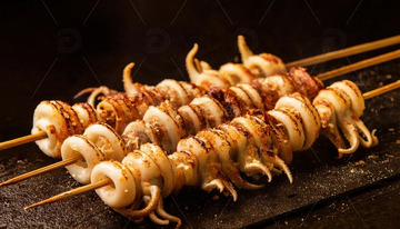 烤鱿鱼-烧烤美食摄影