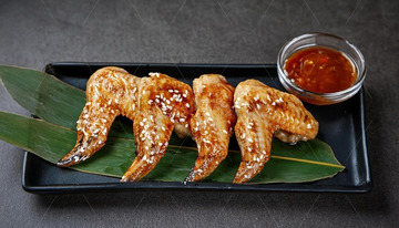 烤鸡翅-烧烤美食摄影1