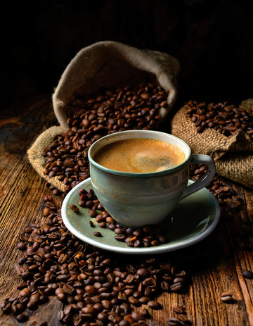 咖啡时光：复古木桌上的香浓咖啡6