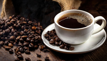 咖啡时光：复古木桌上的香浓咖啡7