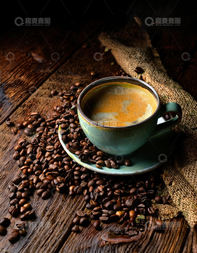 高清大图下载【趣麦麦图】咖啡时光：复古木桌上的香浓咖啡5