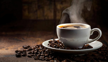 咖啡时光：复古木桌上的香浓咖啡8