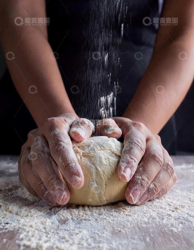 高清大图下载【趣麦麦图】正在和面的厨师9