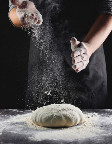 正在和面的厨师8