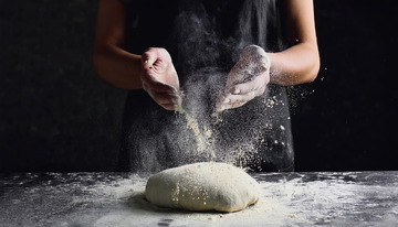 正在和面的厨师4