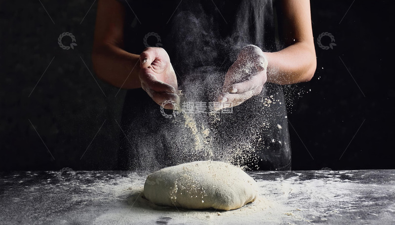 高清大图下载【趣麦麦图】正在和面的厨师4