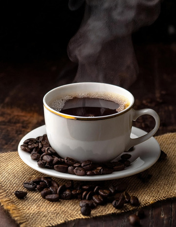 咖啡时光：复古木桌上的香浓咖啡3