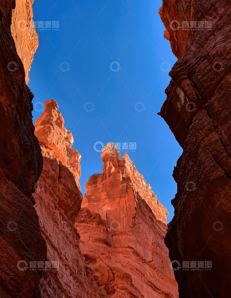 高清大图下载【趣麦麦图】砂岩与蓝天的和谐共存