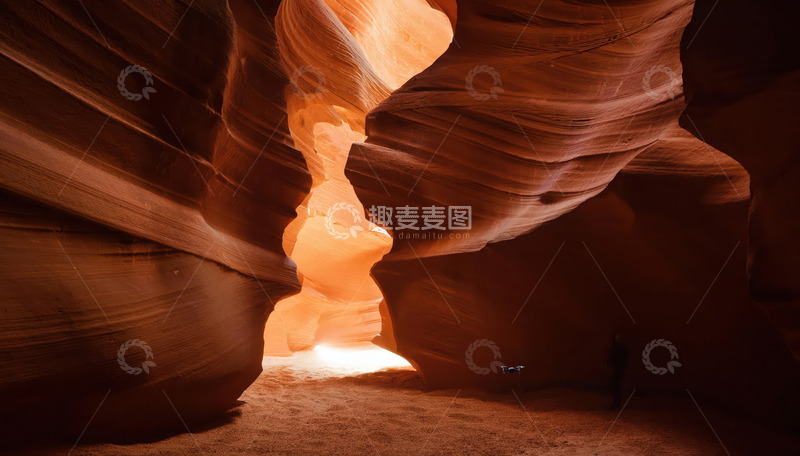 高清大图下载【趣麦麦图】砂岩洞穴的金色光辉2