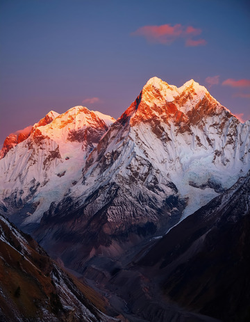 雪岭金辉添神秘