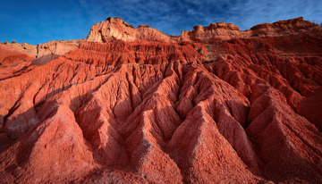 砂岩峭壁的自然之美