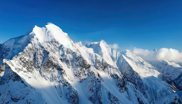 雪岭苍茫云纱飘