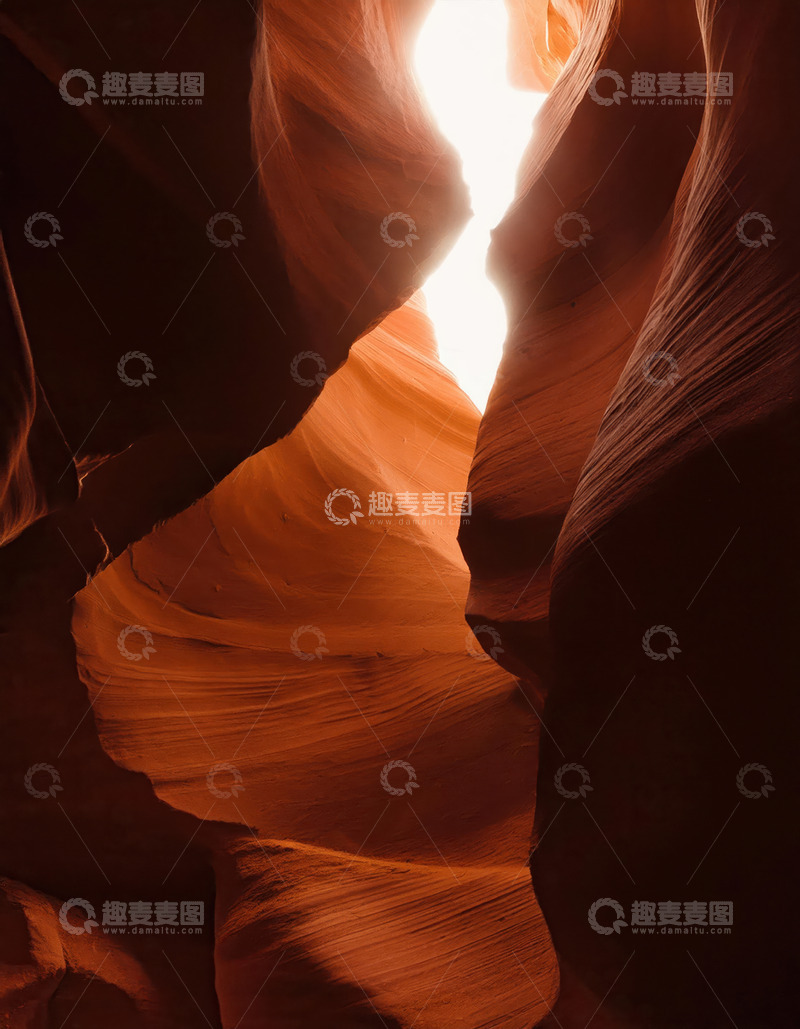 高清大图下载【趣麦麦图】砂岩洞穴的光影艺术