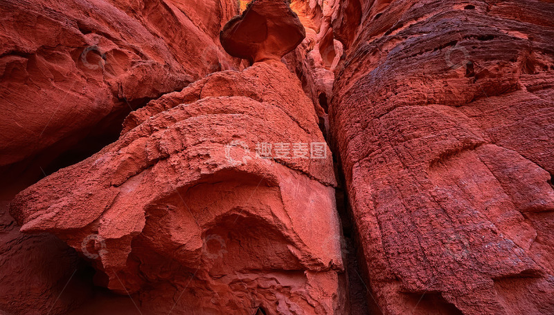高清大图下载【趣麦麦图】砂岩洞穴的光影交响