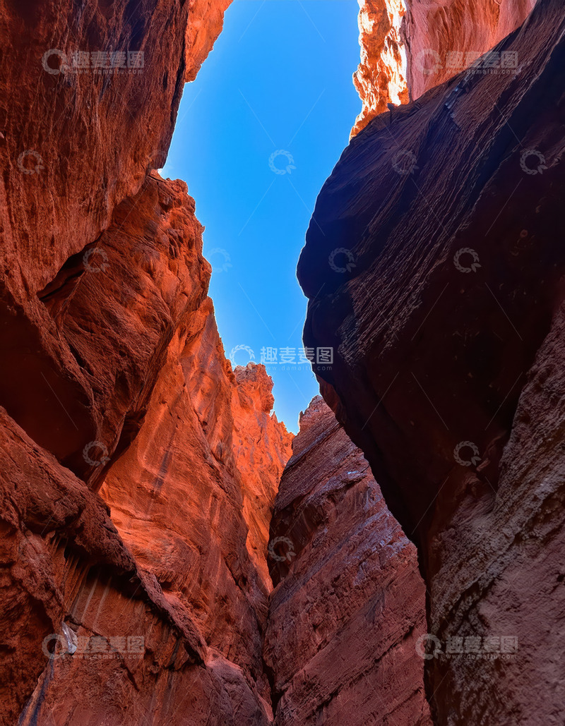 高清大图下载【趣麦麦图】-砂岩峭壁的自然之美1