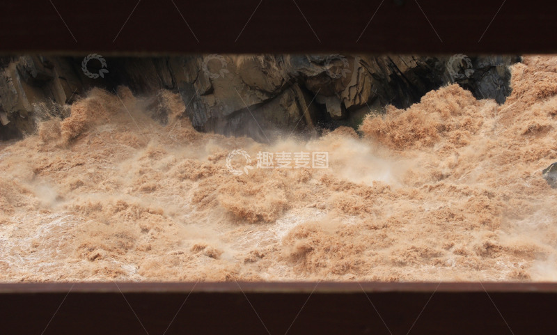 高清大图下载【趣麦麦图】云南香格里拉虎跳峡波涛汹涌