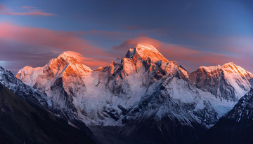 高峰霞光展奇姿