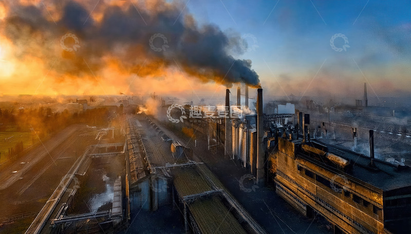 高清大图下载【趣麦麦图】工厂烟囱的黑烟排放画面