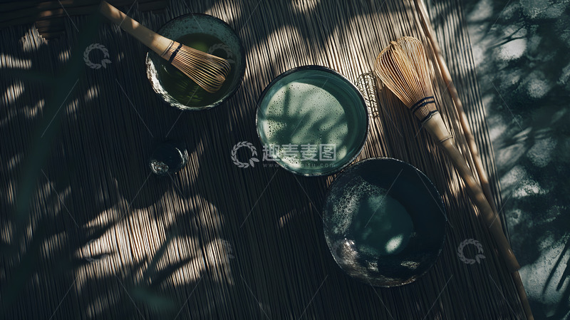 高清大图下载【趣麦麦图】-绿叶背景中的陶制茶具与茶杯静物摆拍