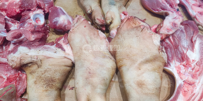 高清大图下载【趣麦麦图】木板上的猪腿肉