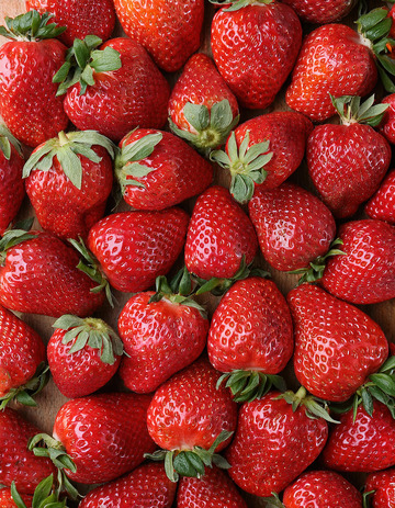 草莓造型：心形可爱的外形特点