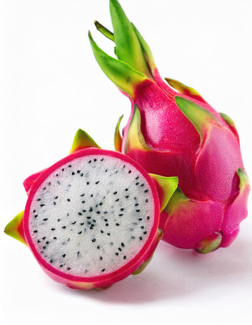 火龙果不同状态：完整与切开的奇妙对比