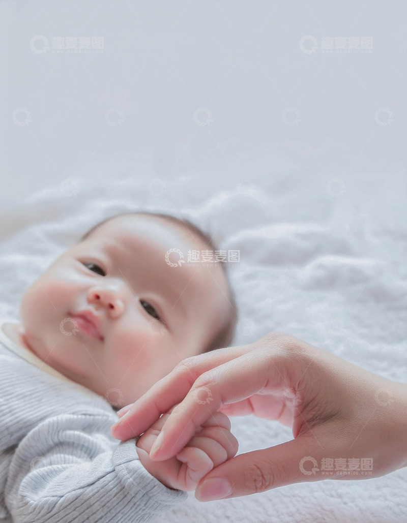 高清大图下载【趣麦麦图】大人的手和婴儿的手1