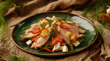 家常腊肉香味四溢满足味蕾需求