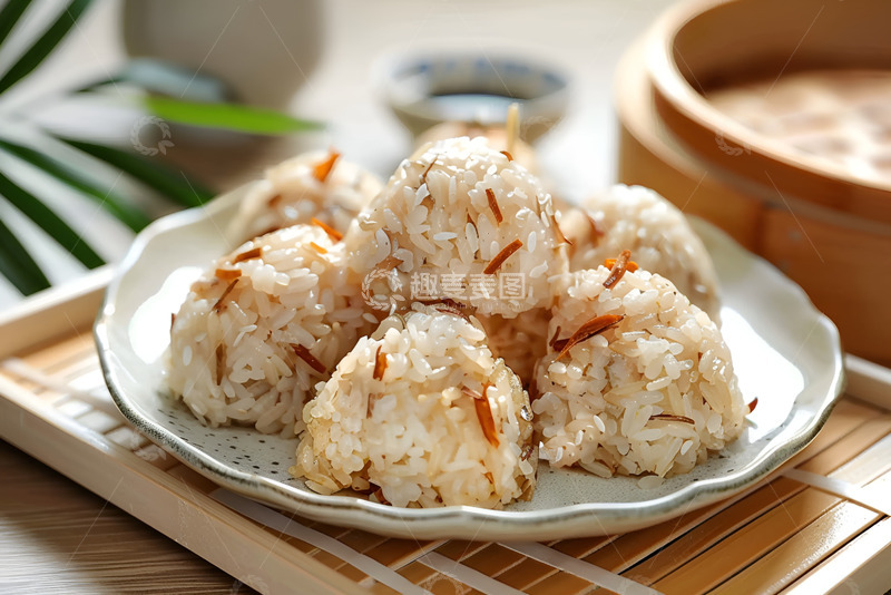 高清大图下载【趣麦麦图】一盘鱿鱼丝饭团美食