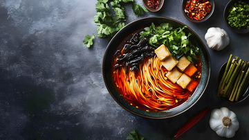 麻辣螺蛳粉浓郁汤底地道中式美食