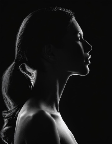 女性优雅姿态写真1