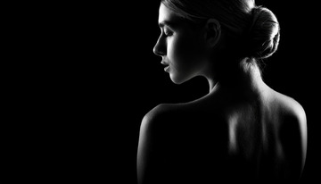 女性优美身形轮廓