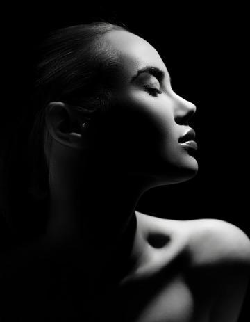 女性黑白光影魅力