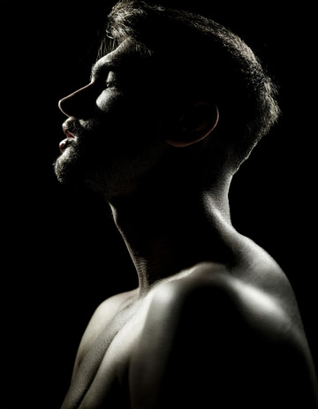 陶醉的男性表情